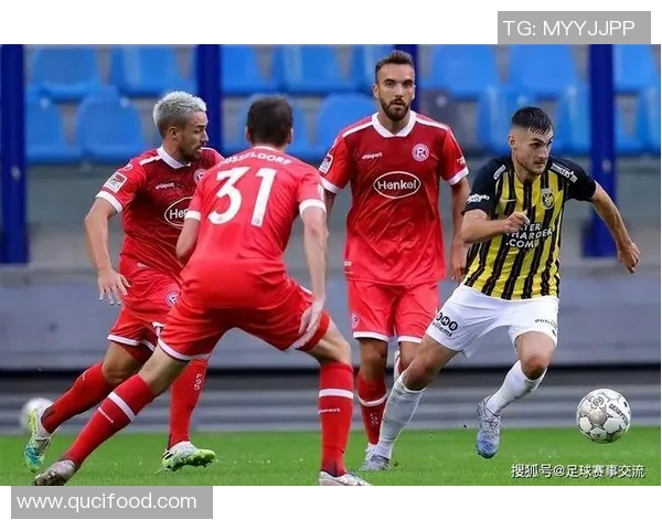 基尔队与卡尔斯鲁厄队激战正酣谁将赢得这场精彩对决